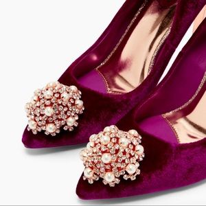 New Ted Baker PEETCHV Brooch detail velvet courts